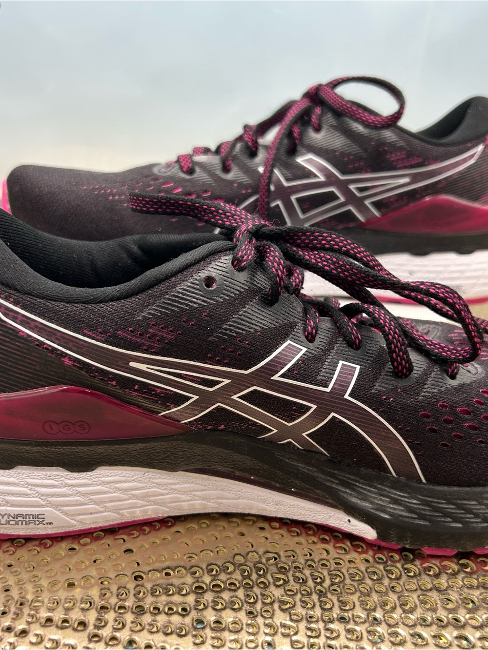 ASICS Women 7.5 gel kayano running shoes